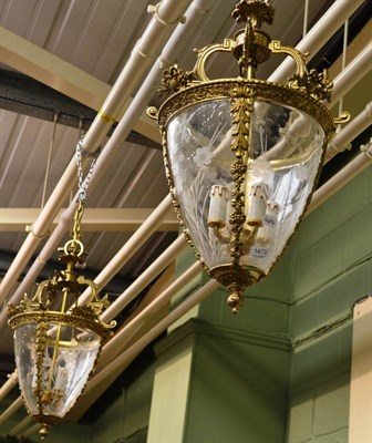 Lot 1472 - Pair of acorn shaped brass mounted hall lanterns with glass panels