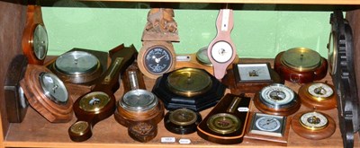 Lot 163 - A quantity of aneroid barometers