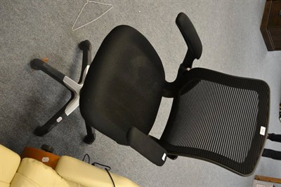 Lot 555 - An office chair