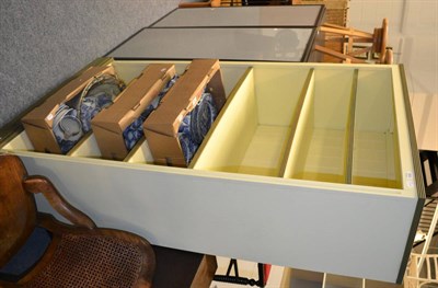 Lot 624 - A cream painted bookcase