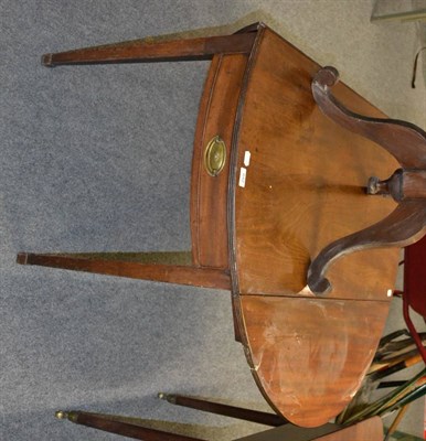 Lot 642 - Late Victorian mahogany drop leaf table