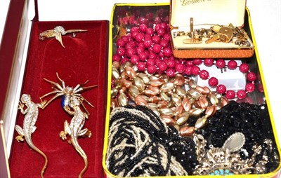 Lot 21 - A pair of 9ct gold cufflinks and a quantity of costume jewellery