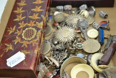 Lot 31 - Quantity of silver, lapiz, agate jewellery, seals, rings, etc (quantity)