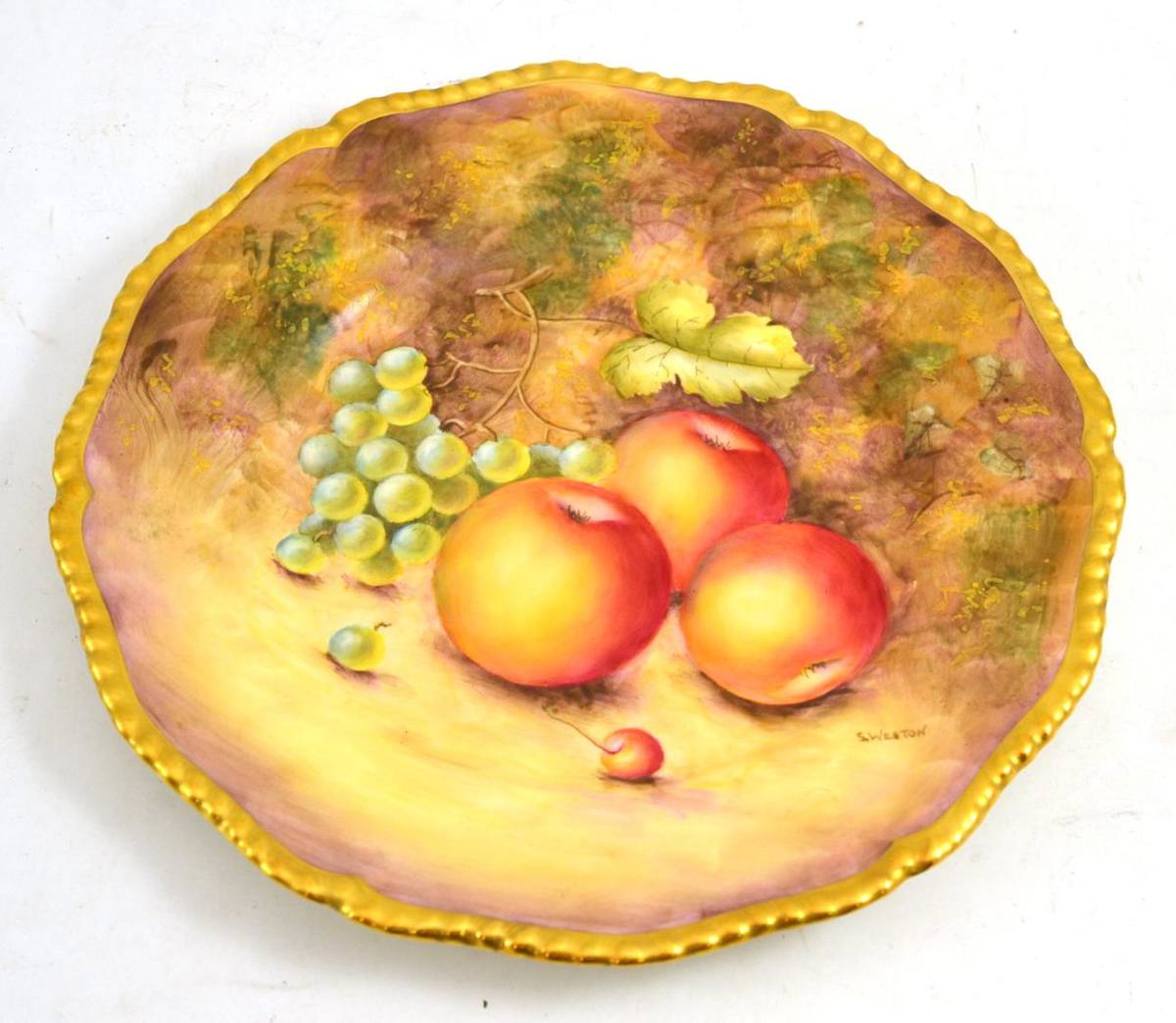 Lot 113 - A Worcester fruit painted plate