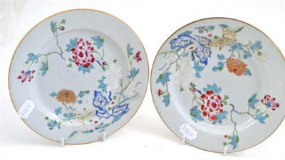 Lot 151 - A pair of 18th century famille rose plates