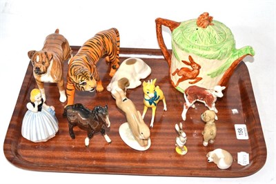 Lot 158 - A tray of assorted Beswick and Wade