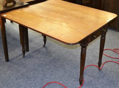 Lot 1037 - Georgian mahogany drop leaf table