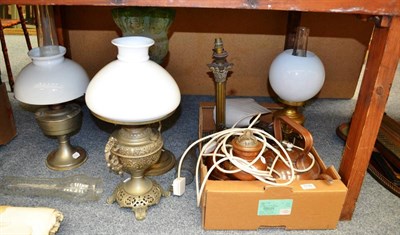 Lot 1130 - Assorted brass oil lamps, copper kettle, etc