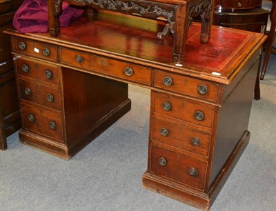 Lot 1322 - 19th century mahogany kneehole desk