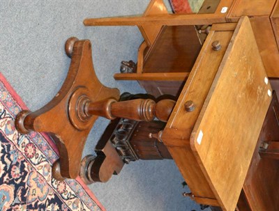 Lot 1333 - Victorian walnut table