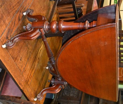 Lot 1394 - Victorian mahogany swivel top breakfast table