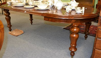 Lot 1425 - A mahogany dining table (two ends, two leaves and winder)