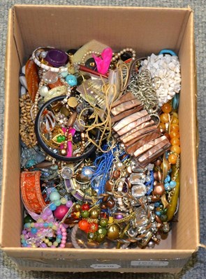 Lot 104A - A large quantity of costume jewellery