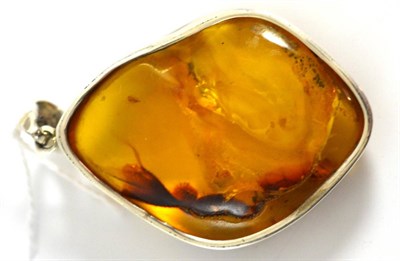Lot 5047 - An amber pendant