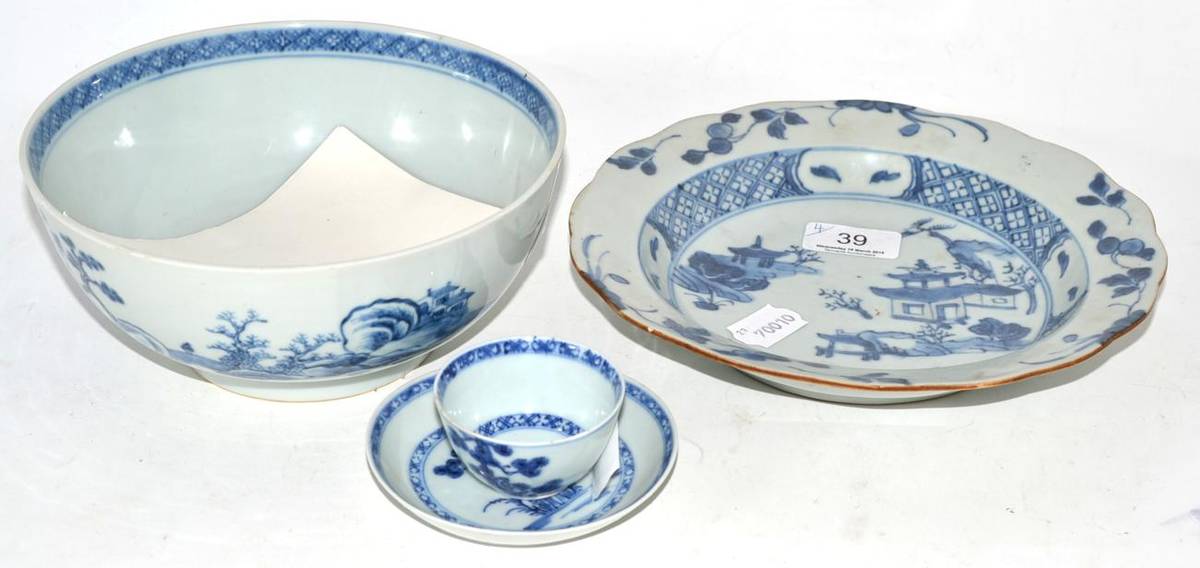 Lot 39 - Nanking Cargo bowl, soup plate and tea bowl and saucer