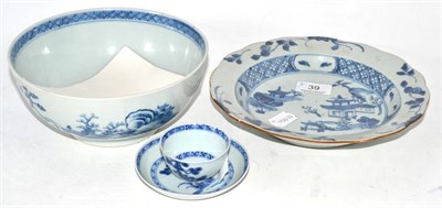 Lot 39 - Nanking Cargo bowl, soup plate and tea bowl and saucer