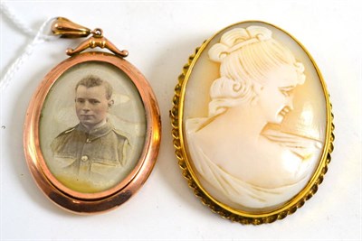 Lot 93 - Cameo brooch and oval pendant