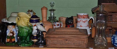 Lot 124 - A shelf of assorted ceramics, treen, glass, etc