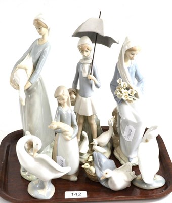 Lot 142 - A collection of seven various Lladro china figures