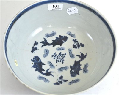 Lot 162 - A 18th century Chinese bowl, the interior decorated with fish