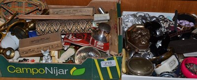 Lot 218 - Two boxes of jewellery and collectable items