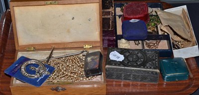 Lot 395 - A quantity of costume jewellery including brooches, badges and buttons, chains, lockets etc