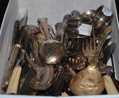 Lot 398 - Three silver napkin rings and assorted silver plated flatware