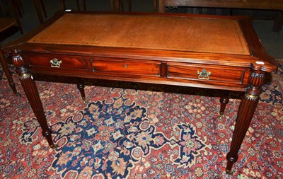 Lot 547 - Reproduction mahogany writing table