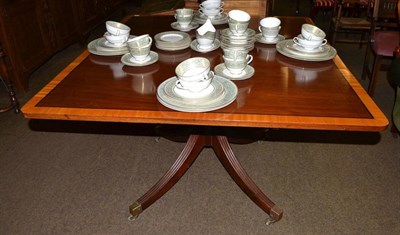 Lot 600 - A mahogany breakfast table