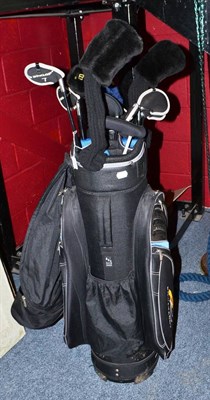 Lot 630 - Set of twelve golf clubs in carry bag (left handed)