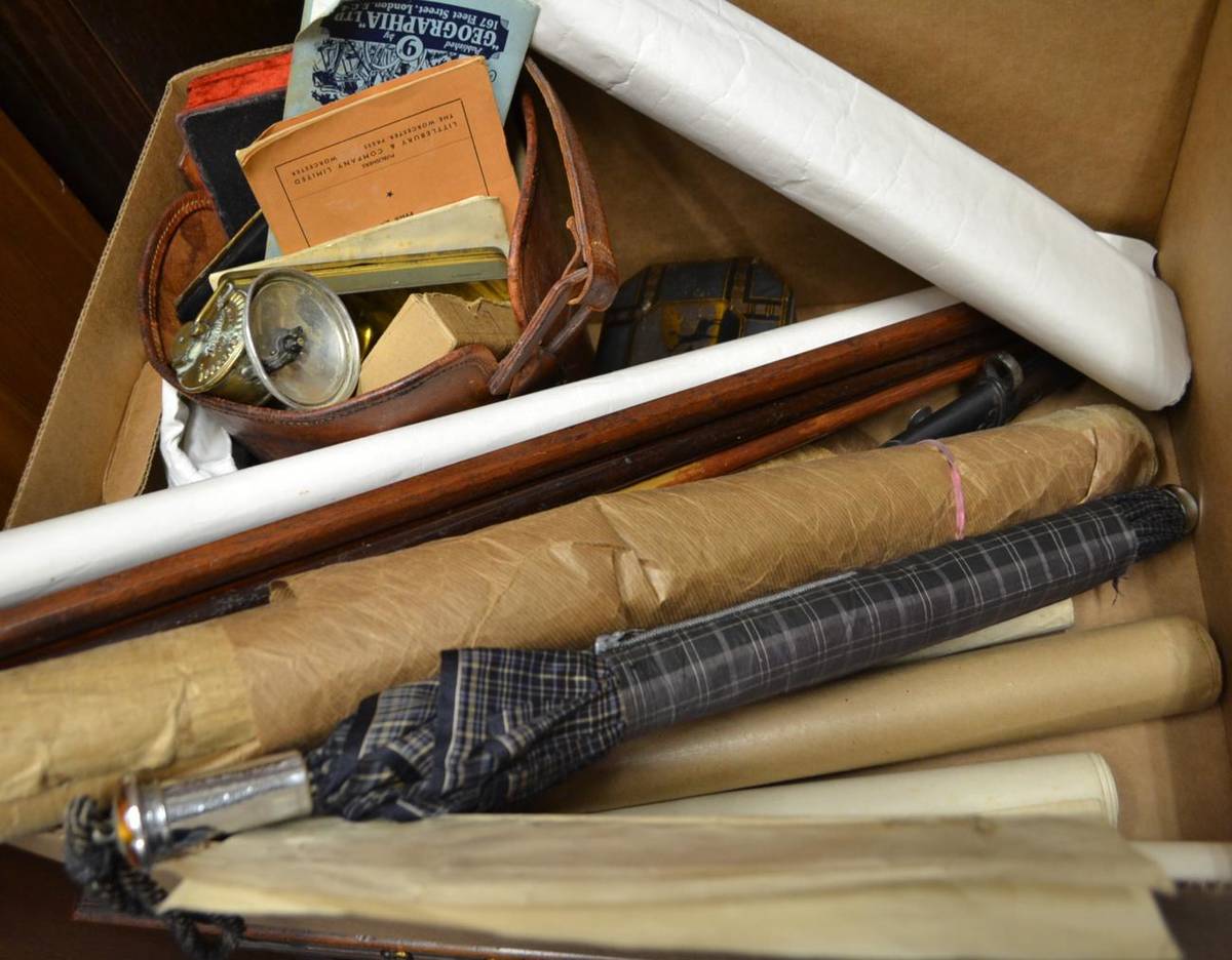 Lot 679 - A quantity of collector's items including