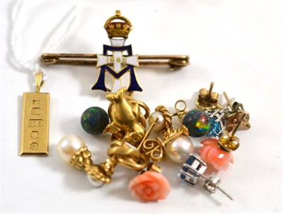 Lot 272 - Assorted 9ct gold and other earrings (six pairs), a 9ct gold ingot and an enamelled brooch