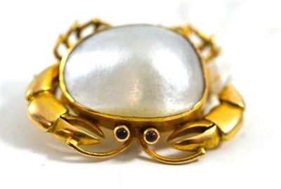 Lot 299 - Yellow metal blister pearl crab