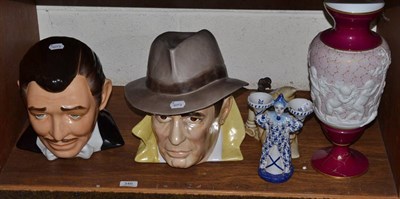 Lot 346 - Two flesh pots pottery heads, Humphrey Bogart and Clark Gable, and three other ceramic items