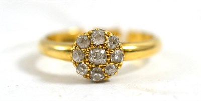 Lot 397 - A diamond cluster ring