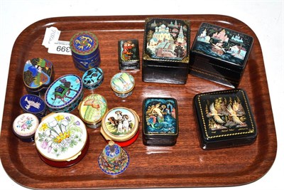 Lot 399 - Modern lacquered Russian boxes, cloisonne boxes, modern enamel hinged boxes etc