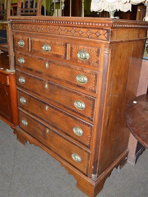 Lot 556 - Oak straight fronted chest