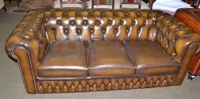 Lot 591 - A modern button back Chesterfield settee