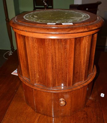 Lot 627 - Victorian mahogany cylindrical chamber pot with pottery liner