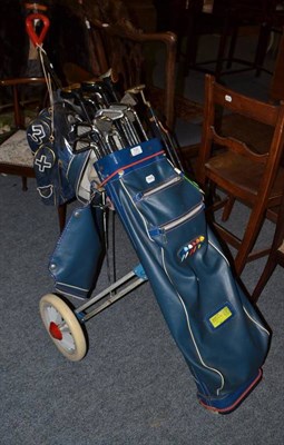 Lot 725 - Set of golf clubs and trolley with accessories (seventeen clubs)