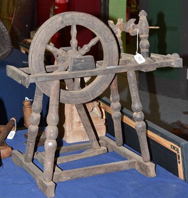 Lot 920 - A small spinning wheel