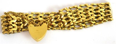 Lot 25 - A 9ct gold gate bracelet