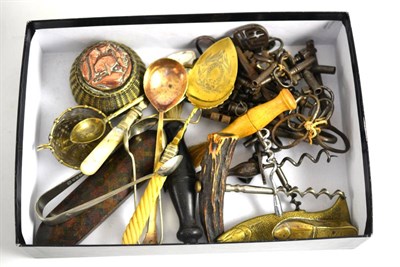 Lot 114 - A quantity of collectors items including assorted keys and lock lifters, corkscrews, brass...