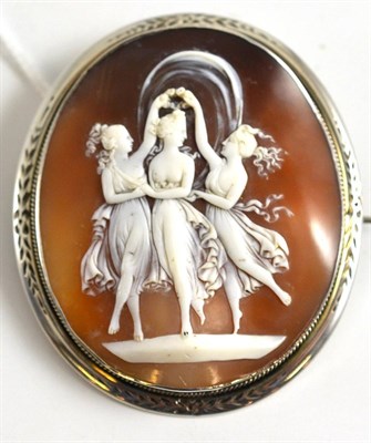 Lot 167 - Oval cameo brooch depicting the Three Graces