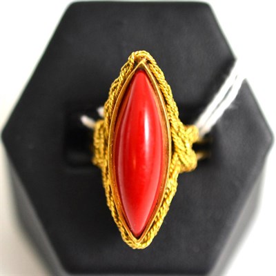 Lot 172 - A coral ring