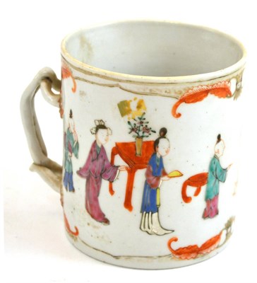 Lot 332 - An 18th century Chinese export porcelain mug, 11cm high