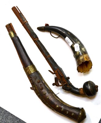 Lot 373 - A horn powder horn and two antique firearms (a.f.) (3)