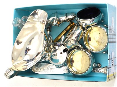 Lot 401 - A silver sauce boat, two silver cayenne pepper spoons, three Victorian silver salts, a 9ct gold...