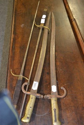 Lot 1088 - Two Chassepot bayonets and two fencing foils