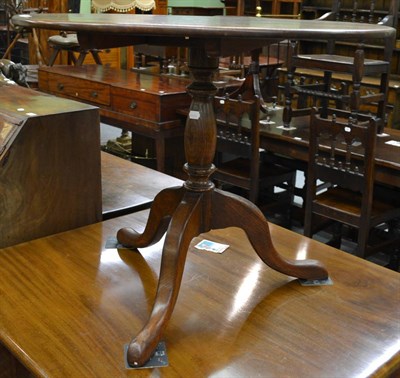 Lot 1331 - Reproduction oak tilt-top tripod table